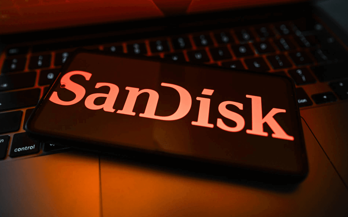 هل يعتبر سهم SNDK فرصة للشراء بعد انخفاضه 25% هذا الشهر؟ ما يقوله المحللون قبل أرباح 5 أغسطس